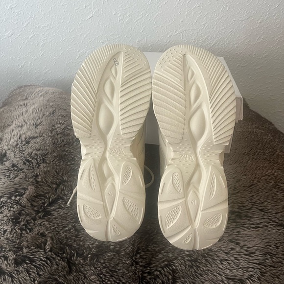 Sneakers - Picture 2 of 4